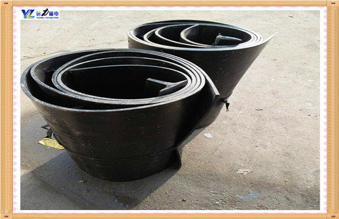 皮帶除鐵器，廣東輸煤皮帶除鐵器結構原理_廣東輸煤皮帶除鐵器結構原理怎么調整皮帶原因及如何調_刮板價格